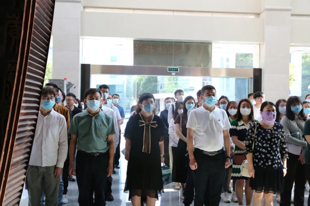1715331353467186.jpg 【清風(fēng)旅投】以案為鑒 警鐘長(zhǎng)鳴④丨云投旅游組織黨員干部職工參觀云南省反腐倡廉警示教育基地.jpg